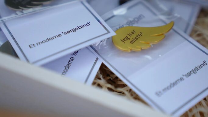 Sorg-vingen er et moderne sørgebind.